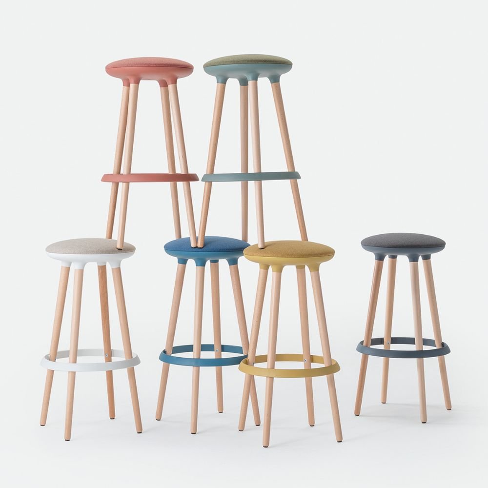 Tabouret bois haut a assise ronde — les six finitions plastique et tissu