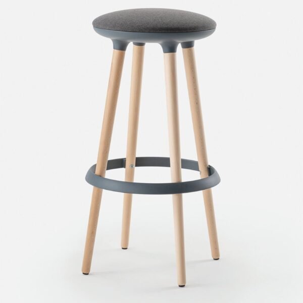 Tabouret en bois haut a assise ronde coloree pietement bois verni naturel
