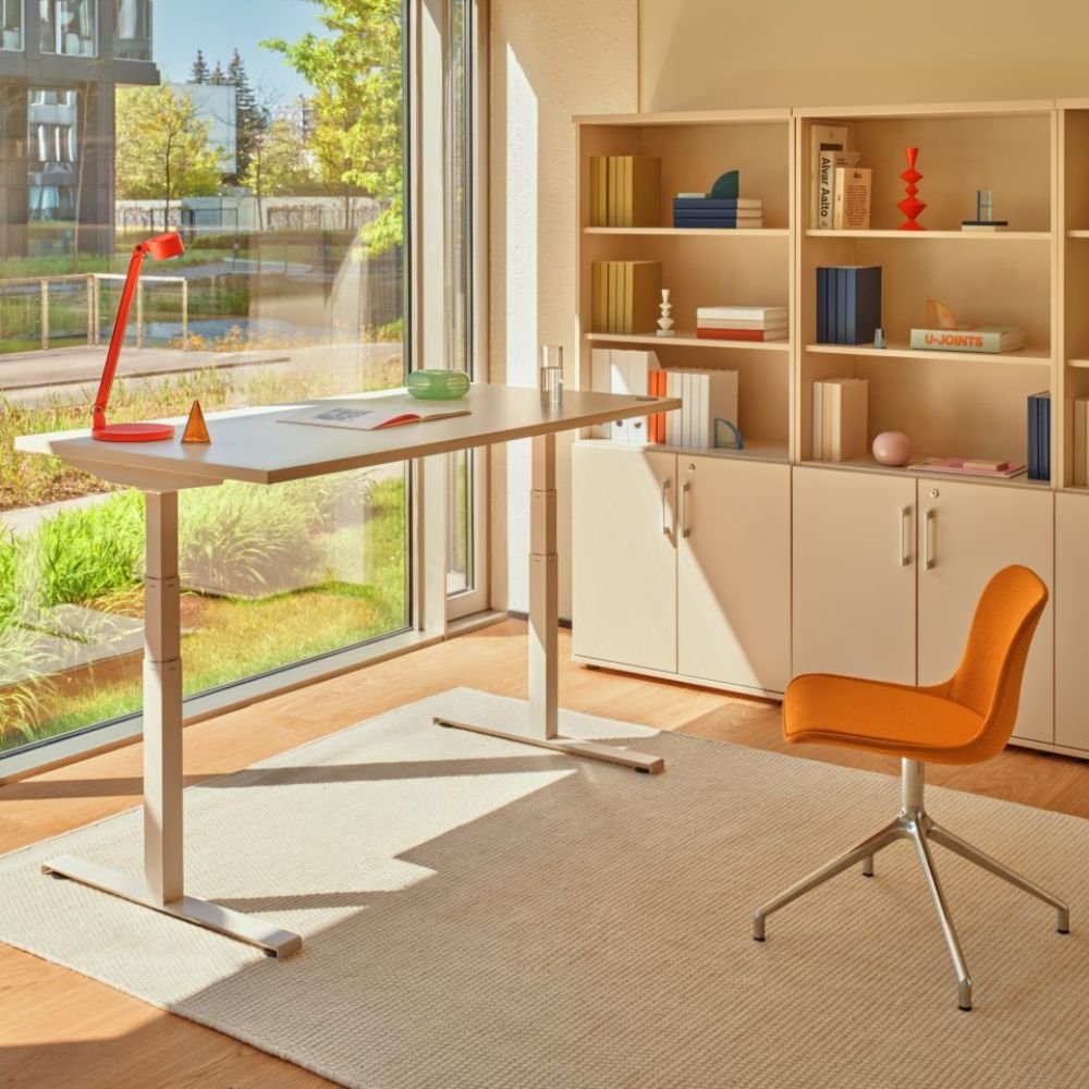 Bureau assis debout 2 moteurs Elevo en situation — open space Bureau assis debout 2 moteurs Elevo en situation — open space