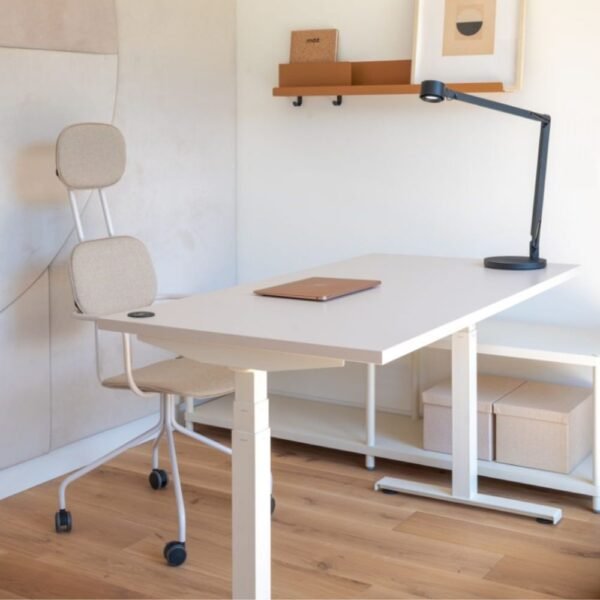 Bureau assis debout 2 moteurs Elevo — conception durable et responsable Bureau assis debout 2 moteurs Elevo — conception durable et responsable