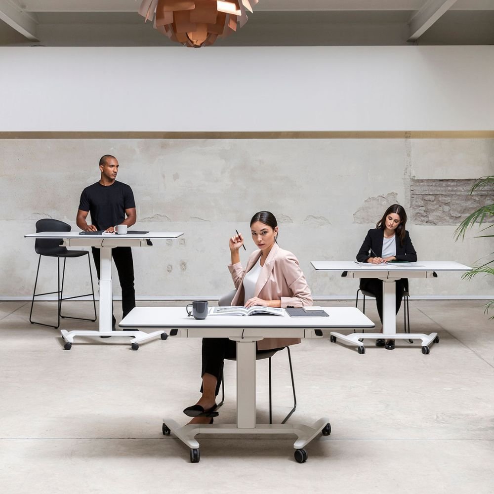 Bureau assis debout a roulettes Essor — Mobilier bureau contract Bureau assis debout a roulettes Essor — Mobilier bureau contract