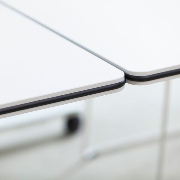 Bureau assis debout a roulettes Essor — conception et fabrication detail du plateau Bureau assis debout a roulettes Essor — conception et fabrication detail du plateau