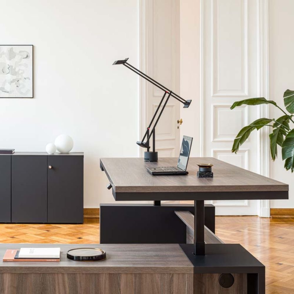 Bureau assis debout de direction Verso — poste dirigeant finition robinia