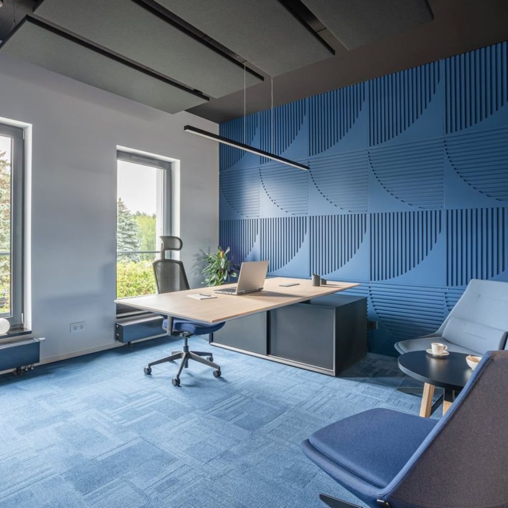Bureau assis debout en bois Levita en situation — bureau de direction