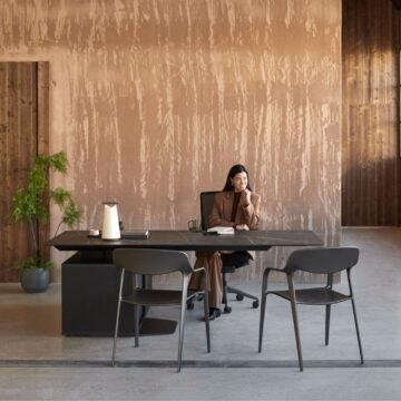 Bureau assis debout noir Altevo ambiance