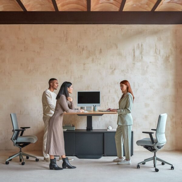 Bureau assis debout noir Altevo — Mobilier de bureau professionnel