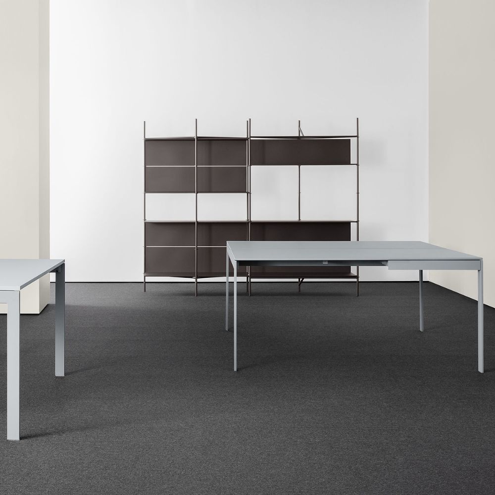 Bureau bench 2 personnes Foil coulissant vue large d un plateau de travail partage