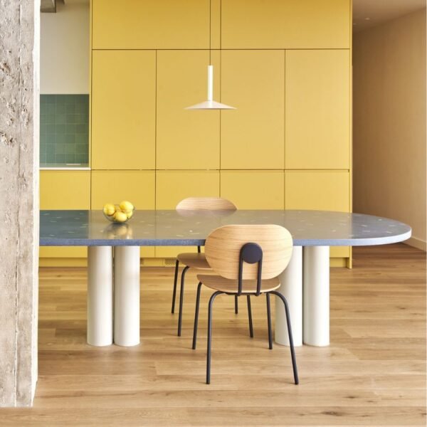 Chaise bois restaurant Hari — ambiance cafeteria