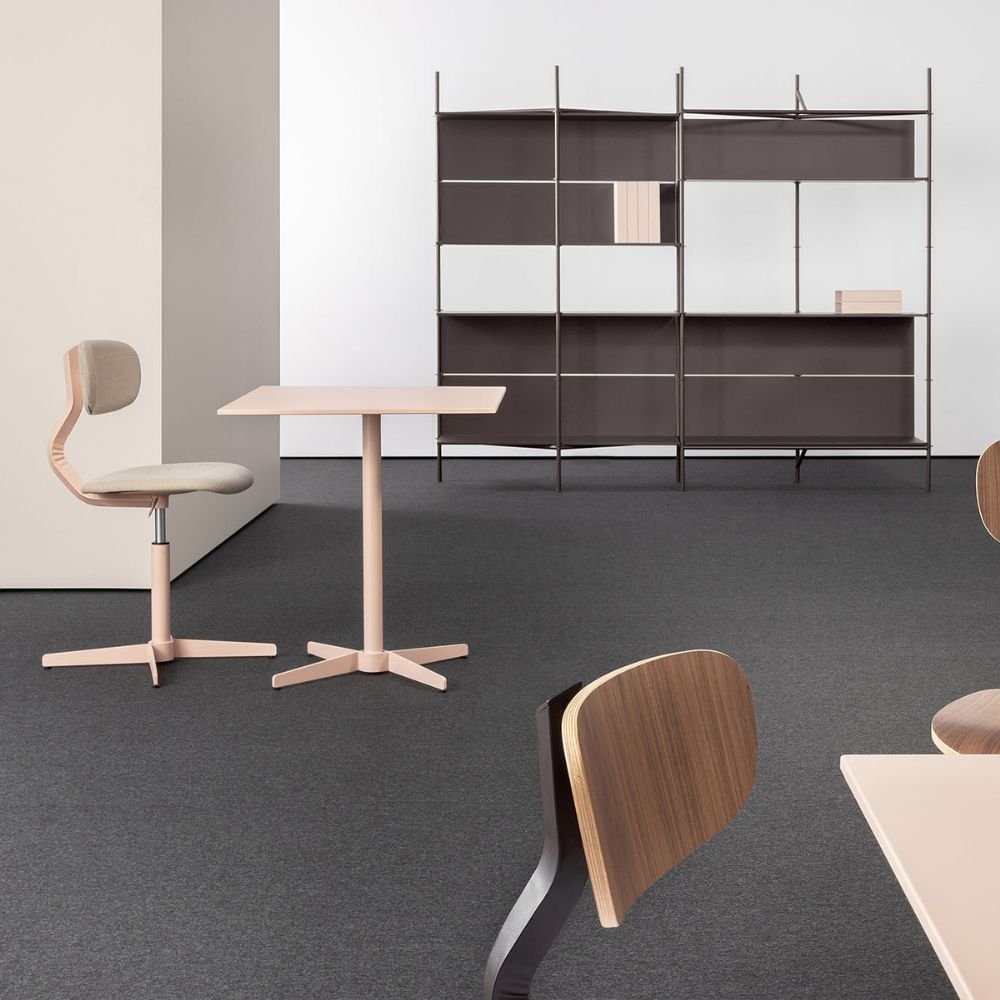 Chaise d atelier reglable en hauteur Typo — version bois et tapisse en open space