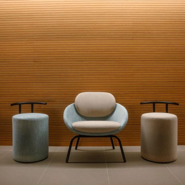 Fauteuil restaurant design Cross 4 pieds metal ambiance lobby