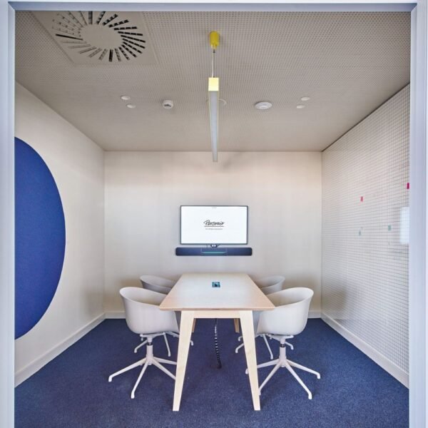 Fauteuil salle de reunion pivotant Bai — conception durable et responsable