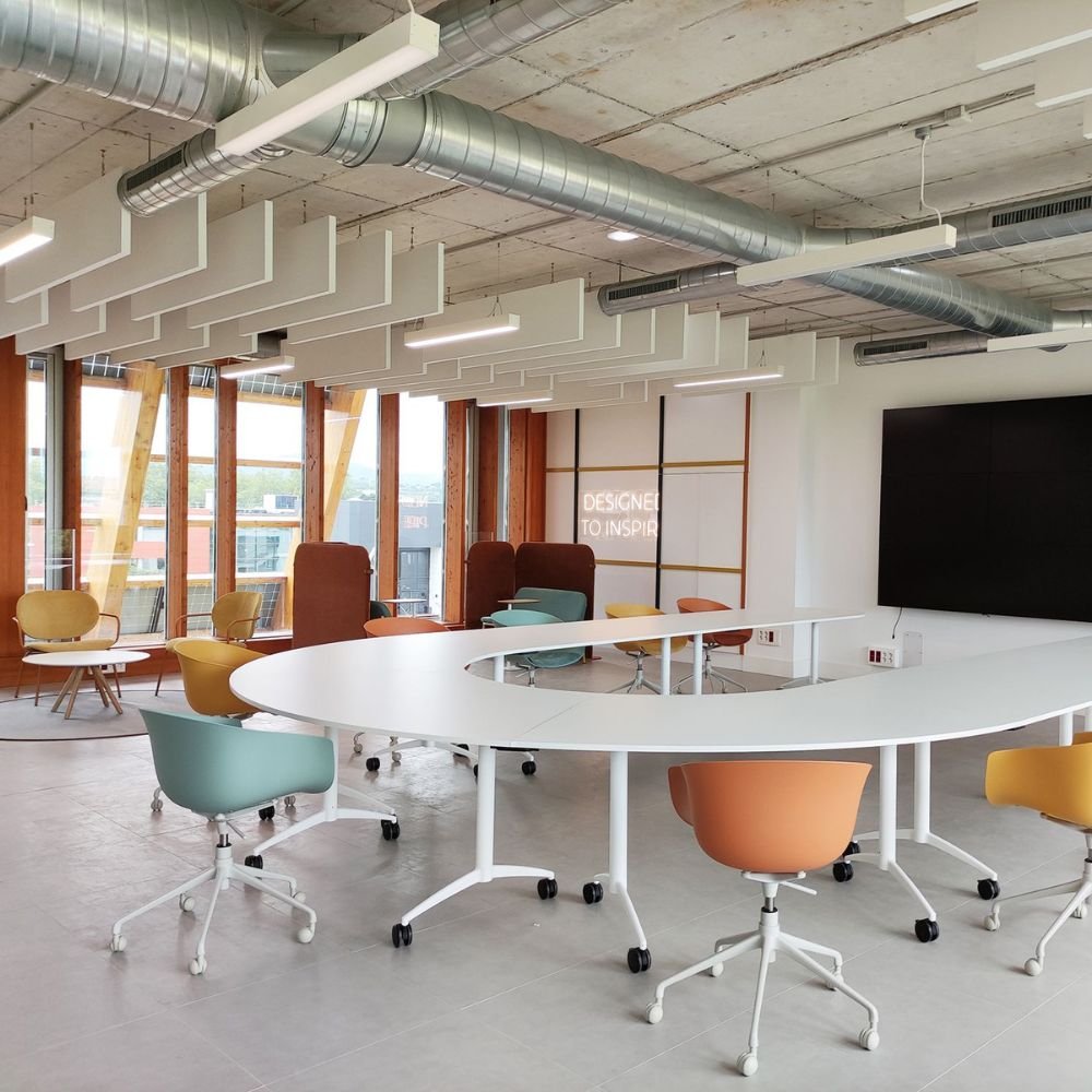 Fauteuil salle de reunion pivotant Bai — version pivot autour dune table de reunion
