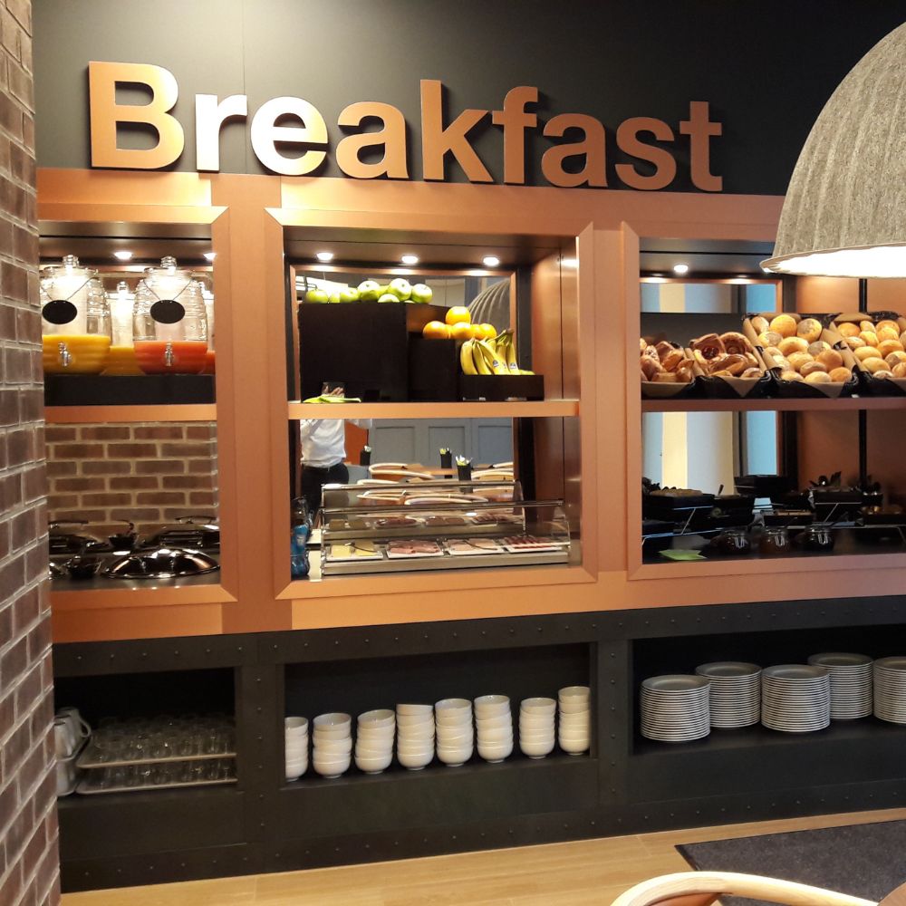 Salle de restauration BB Hotels a Zurich agencement sur mesure IDEAKO