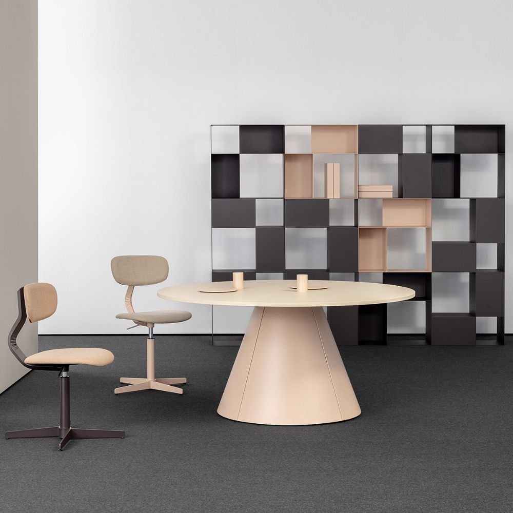 Table ronde de reunion reglable en hauteur Follow Meeting Cone — base conique en interieur design Table ronde de reunion reglable en hauteur Follow Meeting Cone — base conique en interieur design