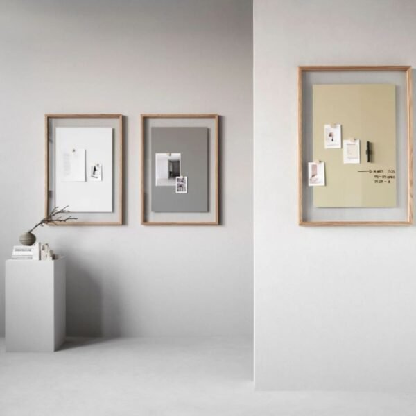 Tableau d ecriture en verre avec cadre en chene flottant — ambiance bureau