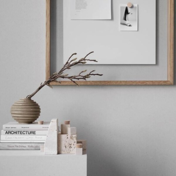 Tableau d ecriture en verre avec cadre en chene flottant — conception durable et responsable