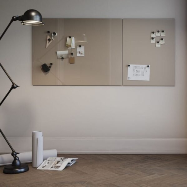 Tableau en verre magnetique Classic — coloris Sand en espace de travail 1 Tableau en verre magnetique Classic — coloris Sand en espace de travail 1