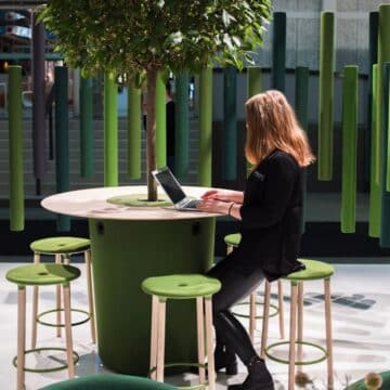 Table haute ronde vegetalisee On Point Offecct Flokk ambiance bureau