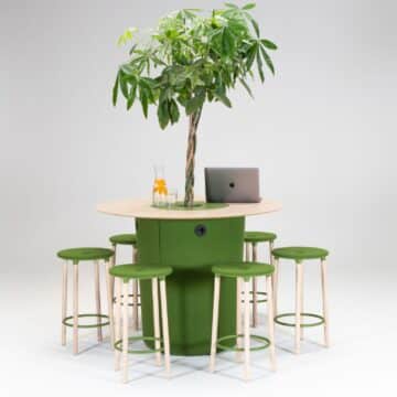 Table haute ronde vegetalisee On Point Offecct Flokk et tabourets