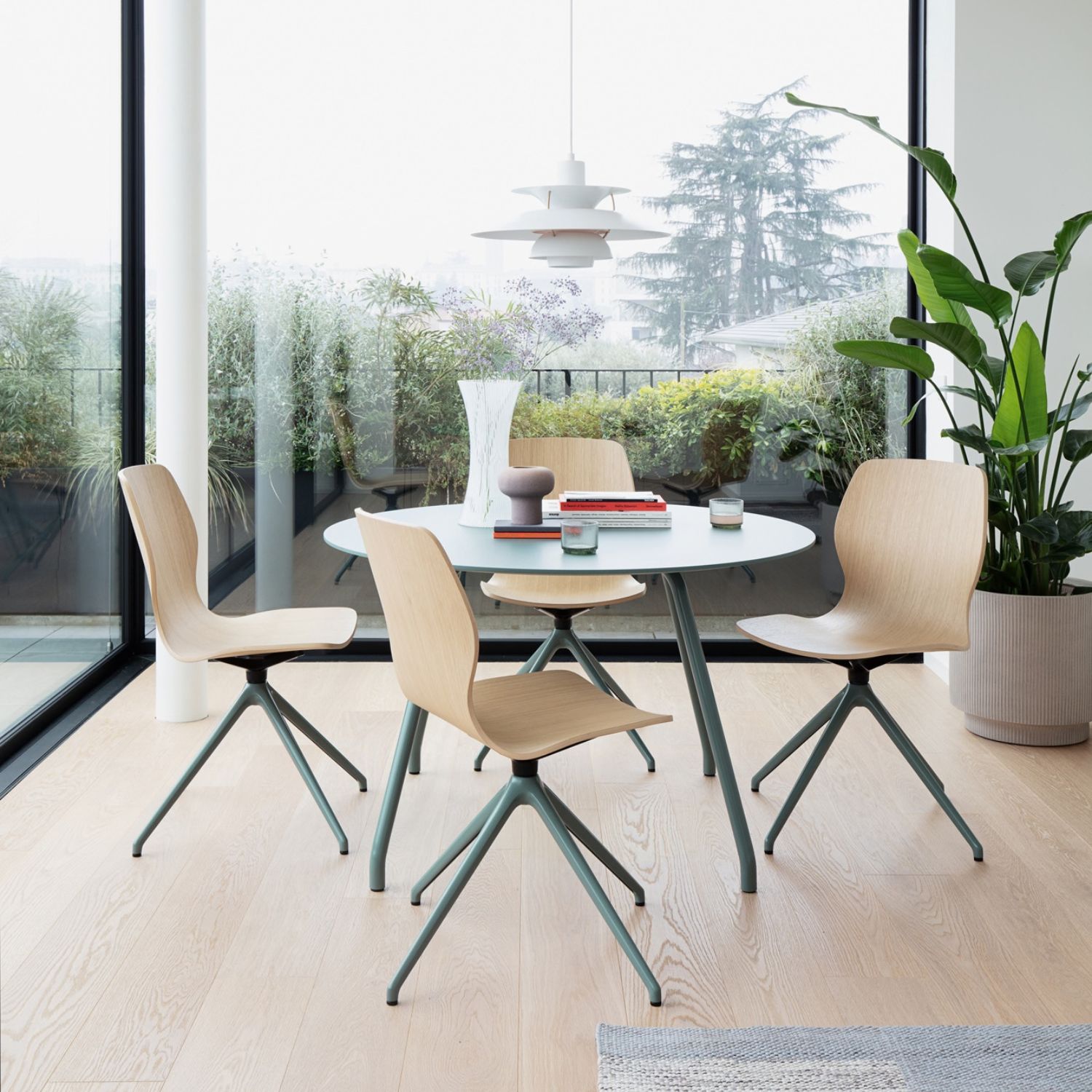 Chaise de reunion en bois Mi Wood pietement