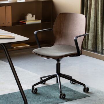 Chaise de reunion en bois fonce Mi Wood