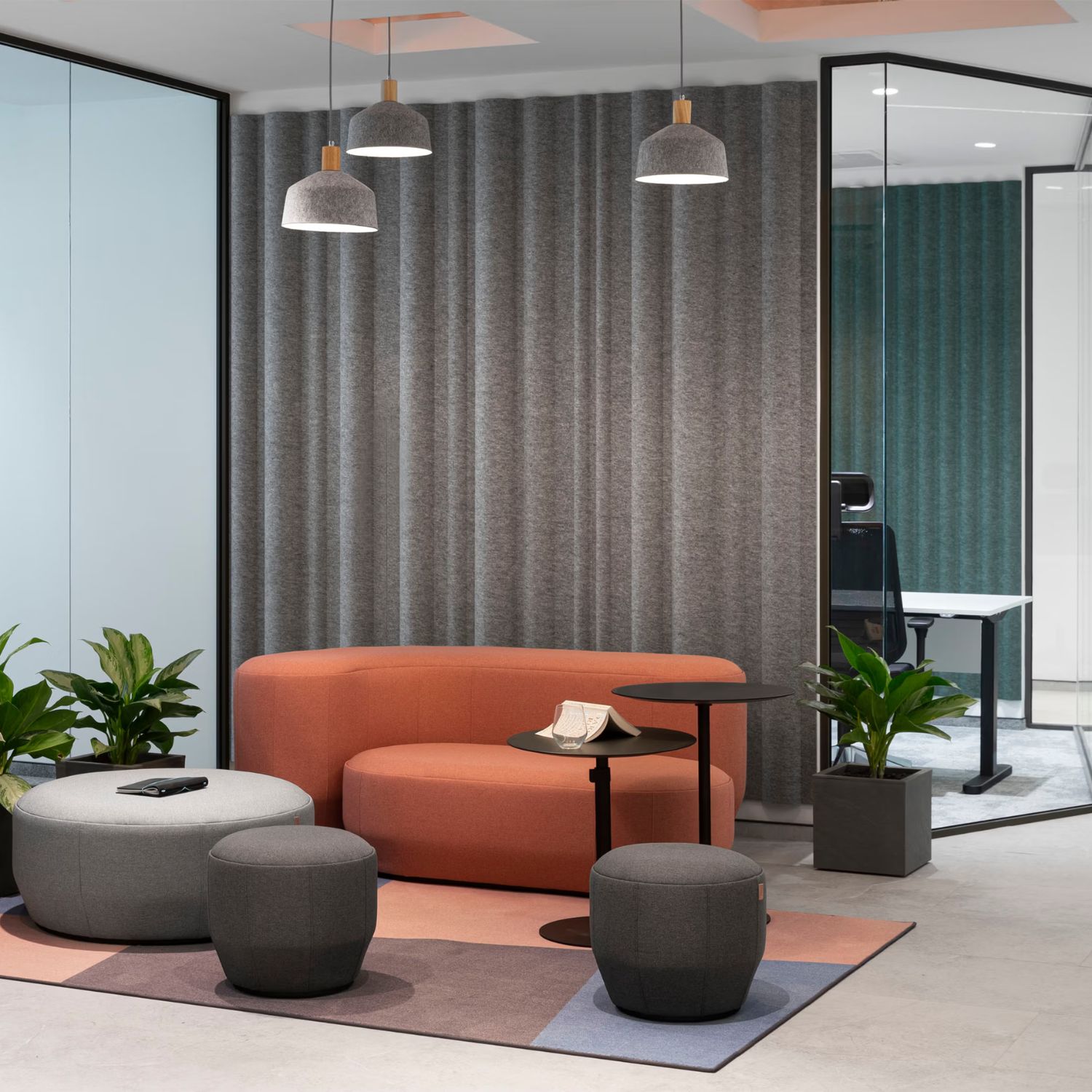 Panneaux acoustiques muraux Mute Fit gris espace lounge Panneaux acoustiques muraux Mute Fit gris espace lounge